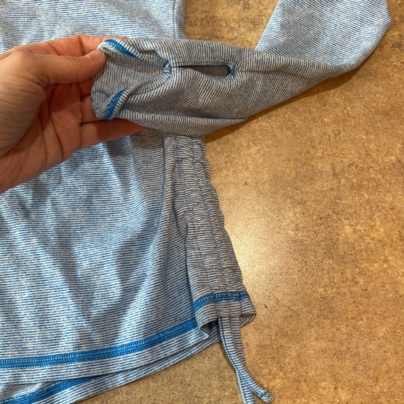 Women’s Lucy shirt, size medium - Picture 2 of 5